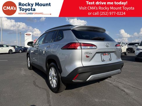 Used 2023 Toyota Corolla Cross LE image 5