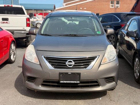 Used 2012 Nissan Versa SV image 2