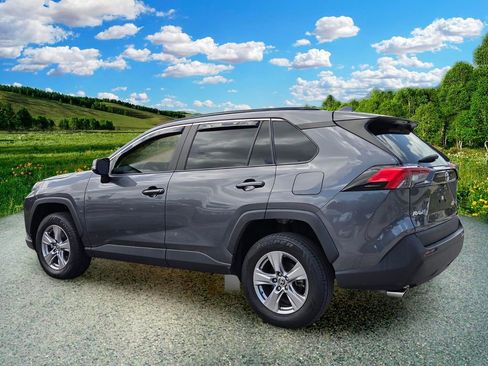 Used 2022 Toyota RAV4 XLE w/ Convenience Package FWD image 4