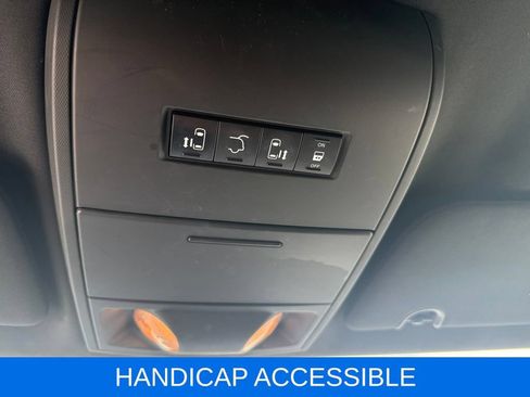 Used 2017 Dodge Grand Caravan SXT FWD image 22