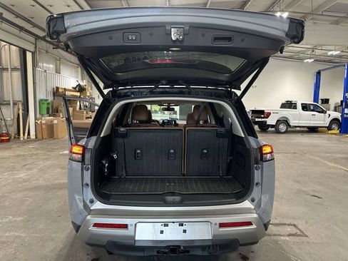 Used 2022 Nissan Pathfinder Platinum w/ Cargo Package AWD/4WD image 25