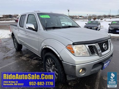 Used 2013 Nissan Frontier SL w/ Moonroof Pkg image 3