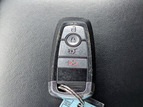 Used 2023 Ford Explorer XLT AWD/4WD image 30