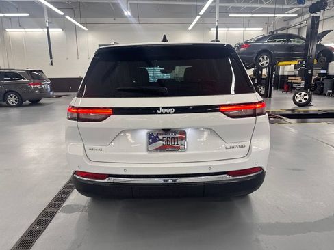 Used 2024 Jeep Grand Cherokee Limited AWD/4WD image 7