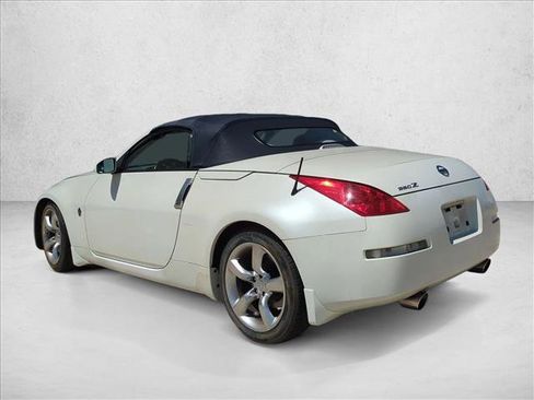 Used 2006 Nissan 350Z Touring RWD image 7