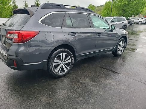 Used 2018 Subaru Outback 2.5i Limited image 4