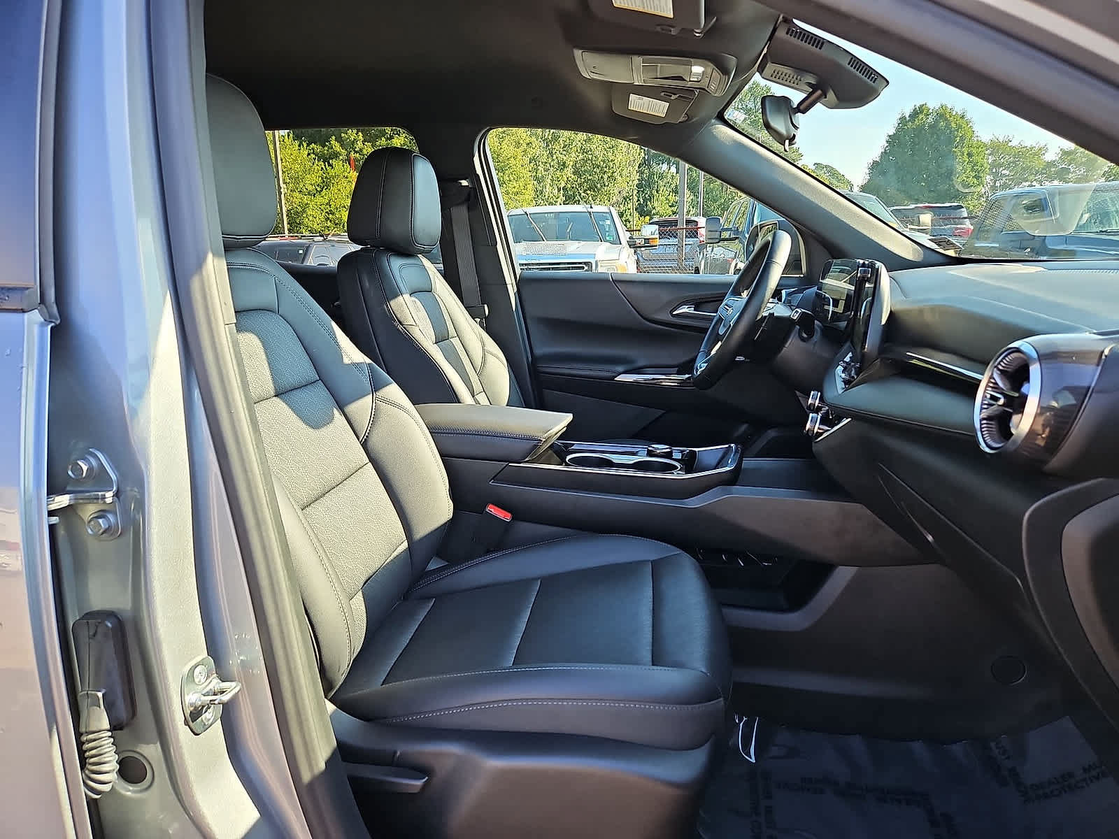 Used 2026 Chevrolet Equinox LT w/ Convenience Package II FWD image 33