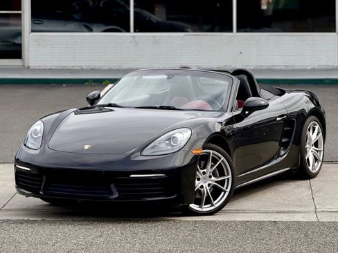 Used 2017 Porsche 718 Boxster image 2