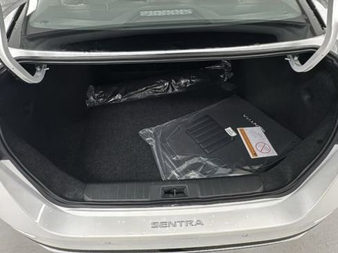 New 2025 Nissan Sentra SR w/ SR Premium Package FWD image 15
