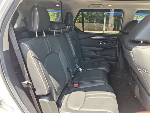 Used 2024 Honda Pilot Elite image 24