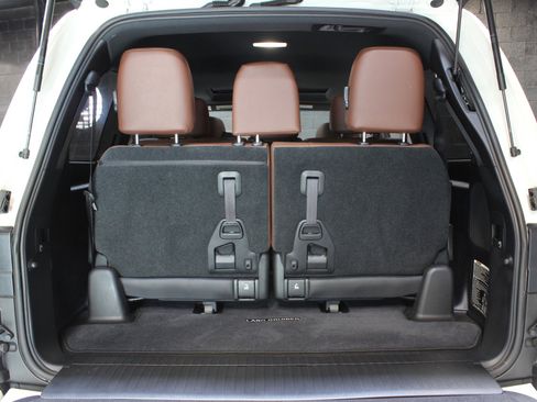 Used 2019 Toyota Land Cruiser w/ Four Season Floor Mat Package image 75