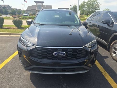Used 2025 Ford Escape ST-Line FWD image 2