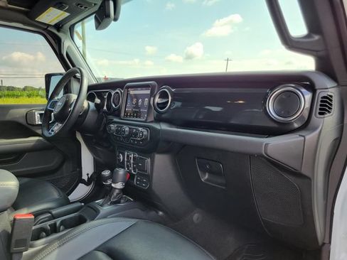 Used 2023 Jeep Wrangler Unlimited Sahara AWD/4WD image 33