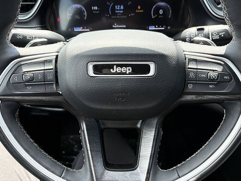 Used 2023 Jeep Grand Cherokee L Limited w/ Black Appearance Package AWD/4WD image 19