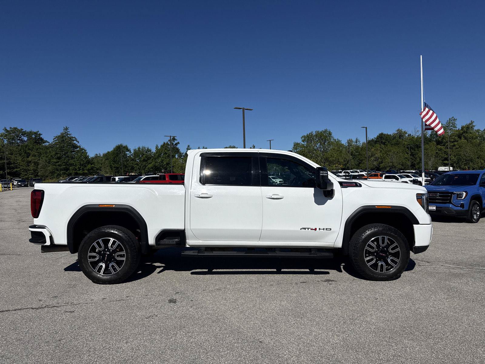 Used 2022 GMC Sierra 2500 AT4 w/ AT4 Preferred Package AWD/4WD image 7