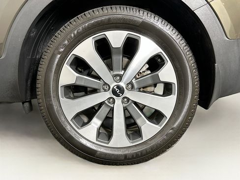 Used 2022 Kia Telluride S FWD image 11