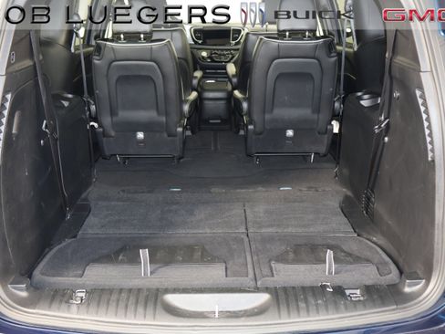 Used 2025 Chrysler Pacifica Limited image 20