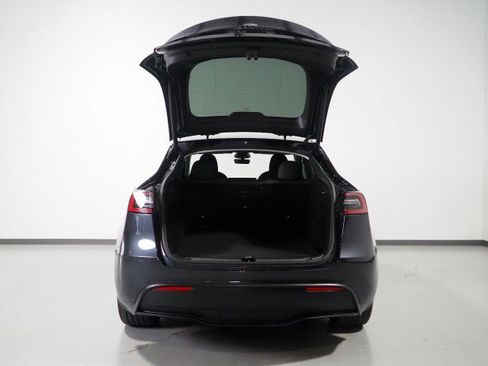Used 2024 Tesla Model Y 2WD image 40