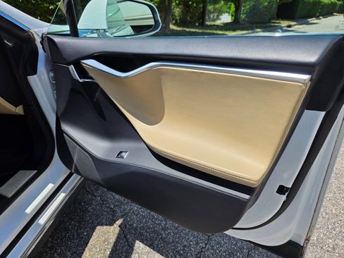 Used 2013 Tesla Model S image 25