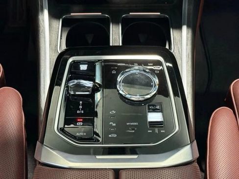 Used 2025 BMW 760i xDrive w/ Executive Package AWD/4WD image 23