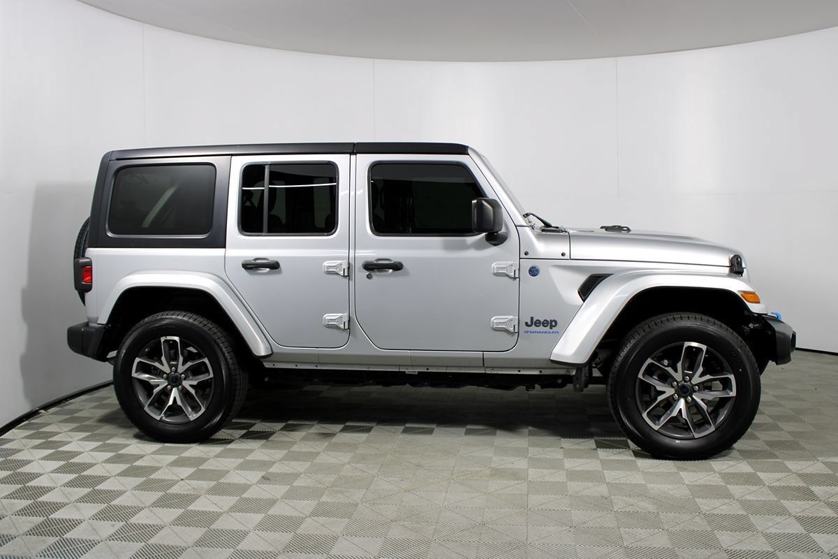 Used 2024 Jeep Wrangler Unlimited AWD/4WD image 35