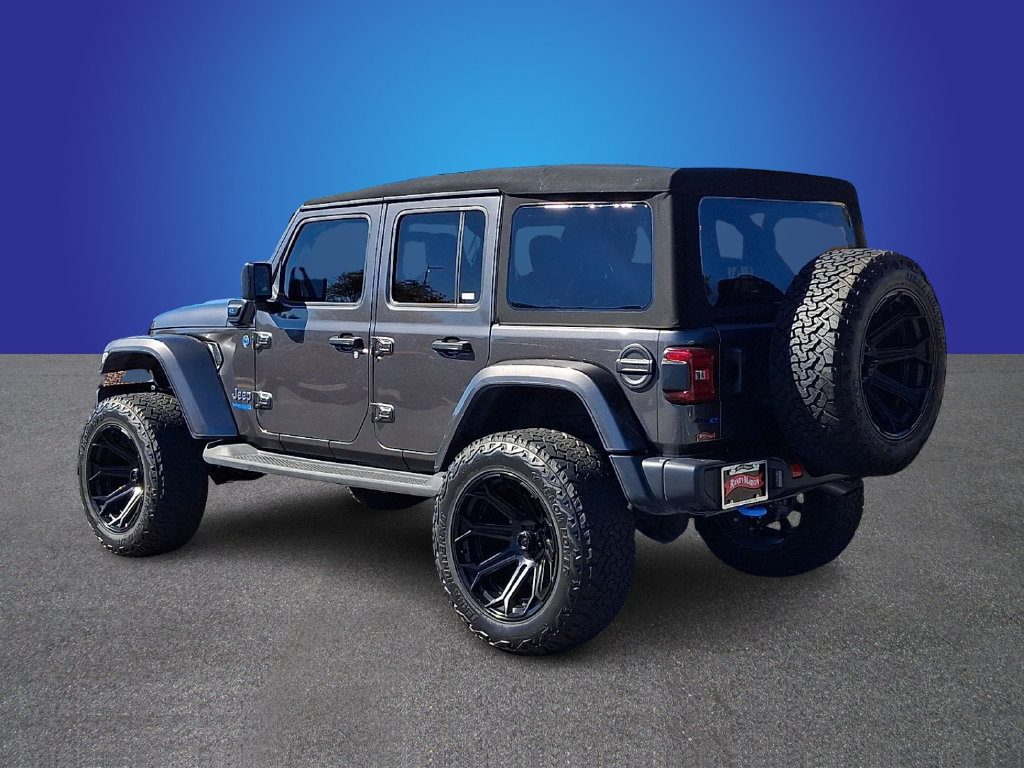 Used 2022 Jeep Wrangler Unlimited Sahara w/ Cold Weather Group AWD/4WD image 6