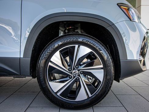 New 2026 Volkswagen Taos SE AWD/4WD image 4