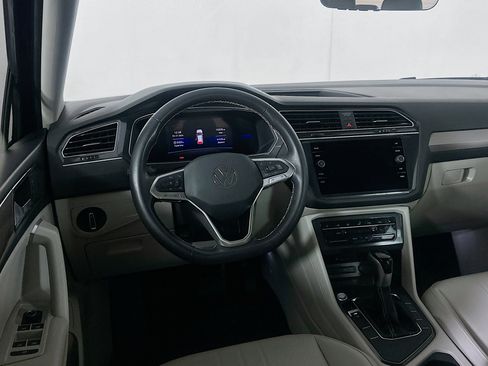 Used 2024 Volkswagen Tiguan SE FWD image 17