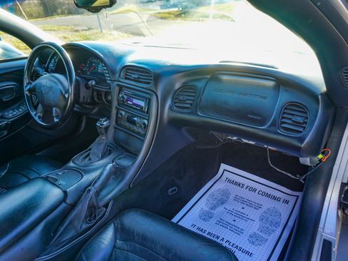 Used 2001 Chevrolet Corvette Convertible w/ Preferred Equipment Group2 image 15