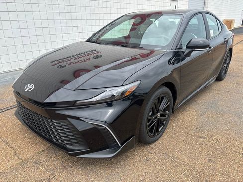 New 2026 Toyota Camry SE FWD image 1