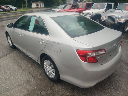 Used 2014 Toyota Camry LE FWD image 4