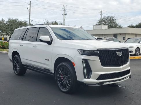 Certified 2024 Cadillac Escalade V w/ LPO, ONYX Package image 7