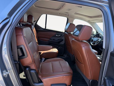 Used 2021 Chevrolet Traverse High Country FWD image 18