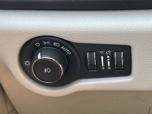 Used 2022 Chrysler Pacifica Touring-L FWD image 12