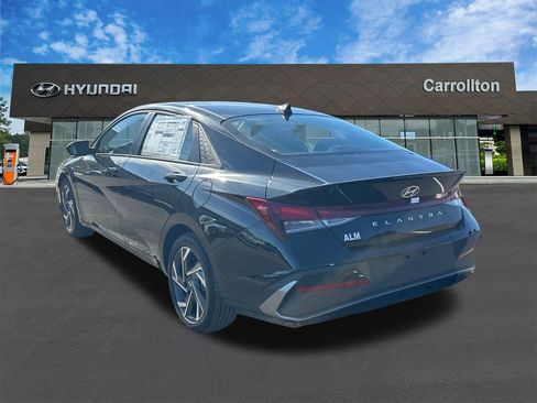 New 2025 Hyundai Elantra Sport image 7