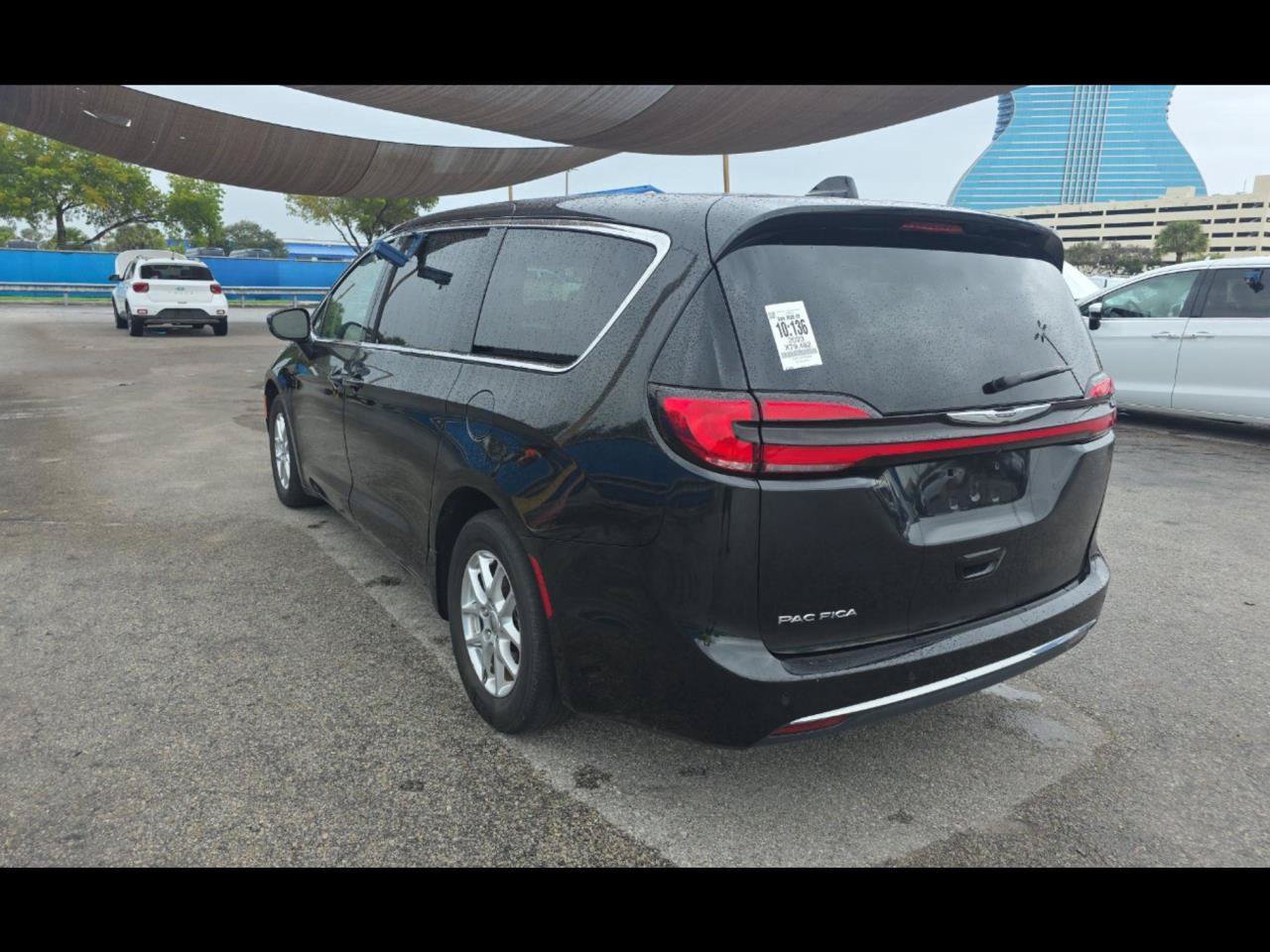 Used 2023 Chrysler Pacifica Touring-L FWD image 12