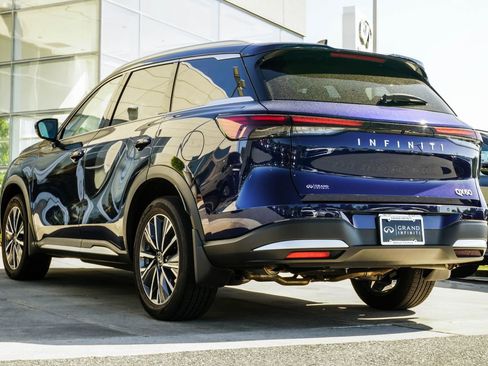 Certified 2026 INFINITI QX60 Luxe w/ Family Package FWD image 10