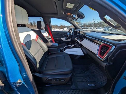 Used 2023 GMC Canyon AT4X image 36