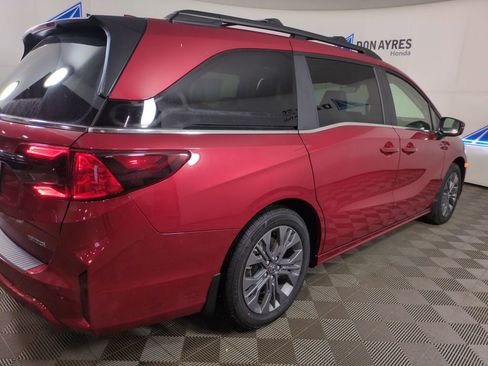 New 2026 Honda Odyssey Touring image 5