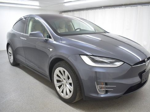 Used 2017 Tesla Model X 75D image 1