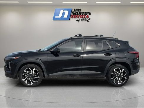 Used 2025 Chevrolet Trax RS w/ Sunroof Package FWD image 8