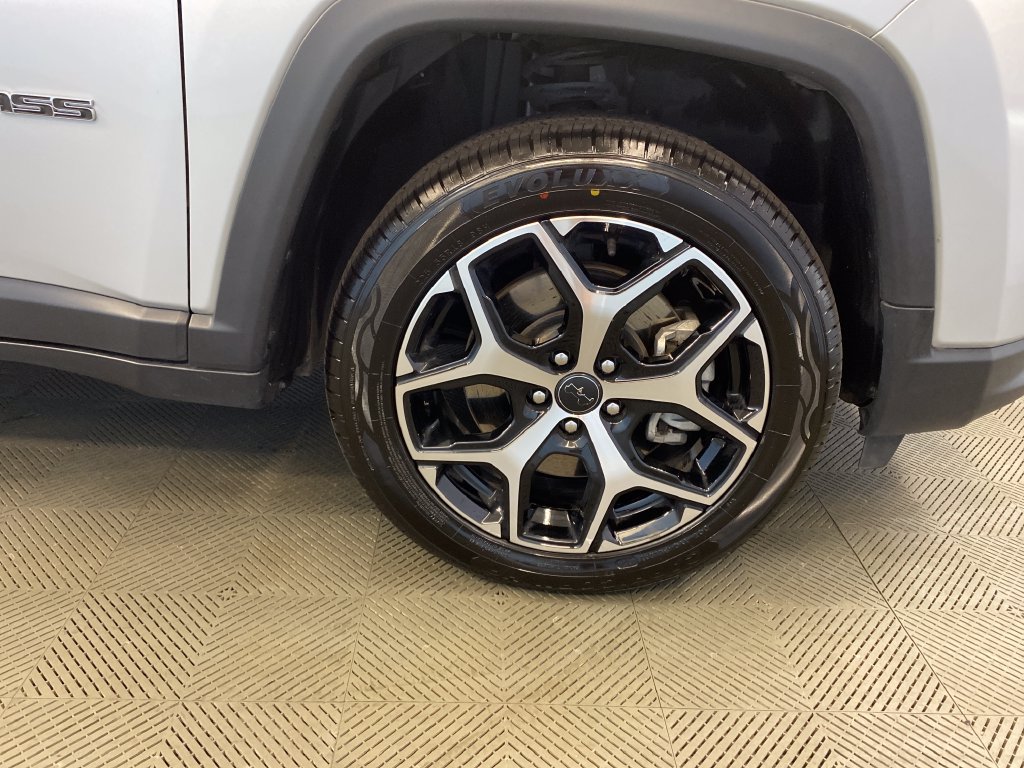 Certified 2025 Jeep Compass Limited AWD/4WD image 46