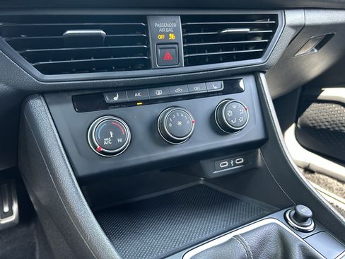 Certified 2024 Volkswagen Jetta Sport FWD image 23
