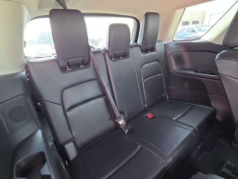 Used 2024 Nissan Pathfinder Platinum FWD image 17