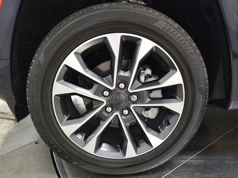Used 2023 Jeep Grand Cherokee Overland w/ Luxury Tech Group IV AWD/4WD image 11