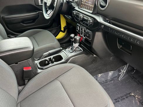 Used 2023 Jeep Wrangler Unlimited Rubicon 4xe AWD/4WD image 16