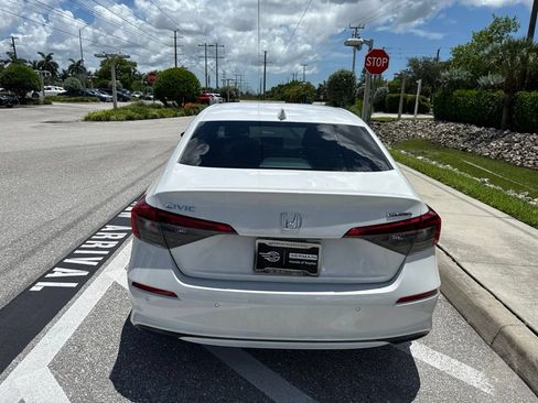 Used 2022 Honda Civic Touring image 4
