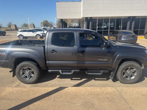 Used 2014 Toyota Tacoma PreRunner w/ SR5 Package image 8