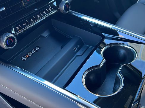 New 2026 Chevrolet Suburban Premier image 28