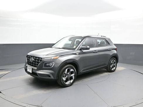 Certified 2023 Hyundai Venue Limited w/ Cargo Package image 10
